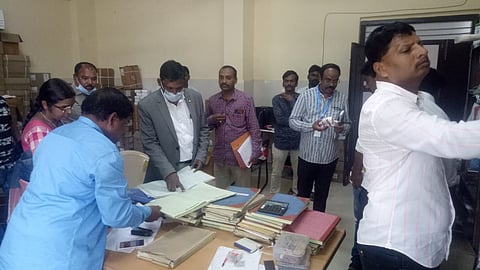 ಹೊಸ ಜಿಲ್ಲಾ ಆಸ್ಪತ್ರೆಗೆ ಲೋಕಾಯುಕ್ತ ಅಧಿಕಾರಿಗಳ ಅನಿರೀಕ್ಷಿತ ಭೇಟಿ- ಪರಿಶೀಲನೆ1