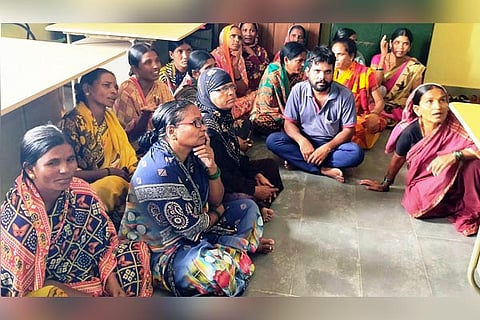 04072022 Devadurga Hostel worker protest