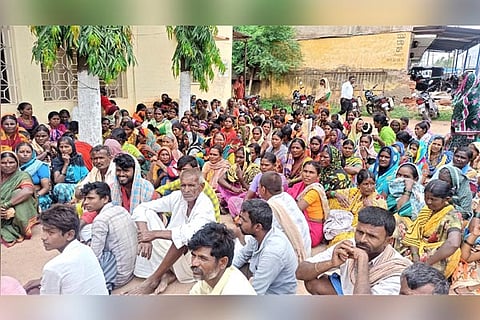 04072022 Kustagi formars protest