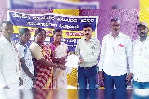 060722 HB Halli The office bearers of Devadasi Women's Liberation Organization appealed