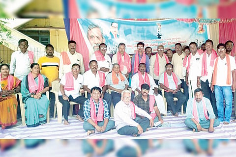 080722 Lingasuguru Bade Jangam Samaj leaders Protest