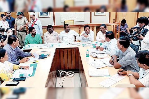 140722 Raichur Meeting about rain damage, flood situation
