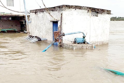 180722 Sirigeri Near Water pump unde water