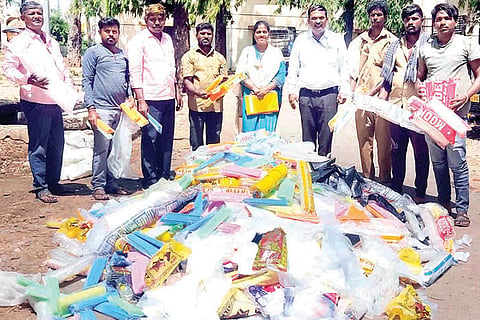 190722 Kampli Banned Plastic Seized