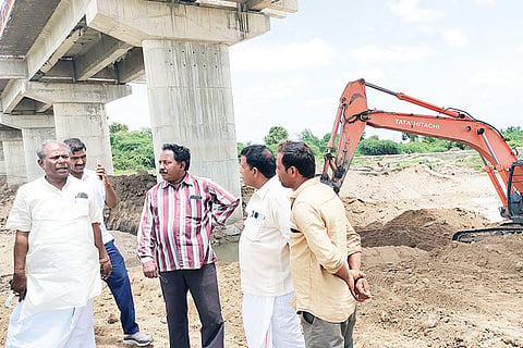210722 Siraguppa MLA Visit Bridge Constructioni