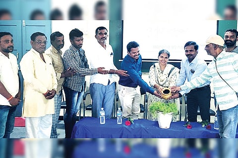 210722 Training program on oilseed processing organized at Lingasugur