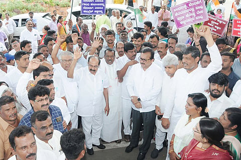 22Tmk_Cong_Protest_03