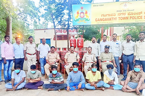 31072022 gangavati 7 thief arrest
