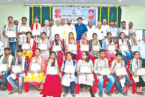 Chitradurga, Kunchiga Community, Pratibha Puraskara,