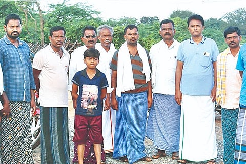 Hiriyur, Khandenahalli, road, protest,