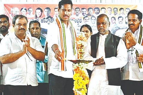 Holalkere, Congress, Former Minister H. Anjaneya, Meet,