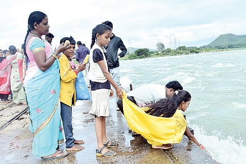 's Craze Munirabad Short Bridge