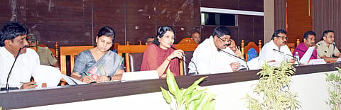 29_08_Mdy_02(Minister-Meeting)