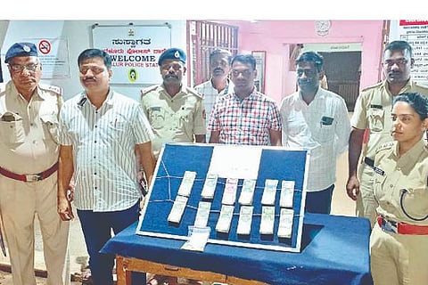 Counterfeit Gold, Cash-Coin, Dysp, Kannika Sakriwal,
