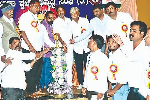 Davanagere, Karnataka Nataka Academy, Savita Samaja, Pratibha Puraskara,