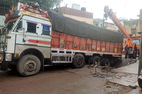 H6 Truck Struck