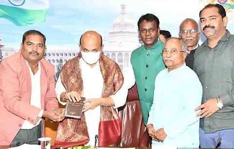 Shivayya Swamy CM Sanman Photo