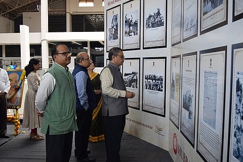 h14-photo exhibition railway
