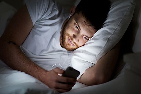 phone-bed-191001