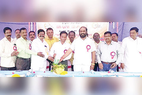 04092022 Manvi government employes meeting