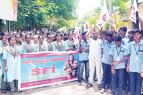 060922 Gangavati SFI Protest