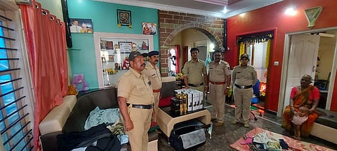ಮಿಲಿಟರಿ ಮದ್ಯ ಅಕ್ರಮ ಮಾರಾಟ: ದಾಳಿ
