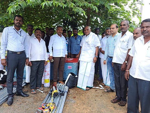 ಕೊಳವೆಬಾವಿ ಪಲಾನುಭವಿಗಳಿಗೆ ಪಂಪ್ ಸೆಟ್ ಹಾಗೂ ಮೋಟರ್ ವಿತರಣೆ.