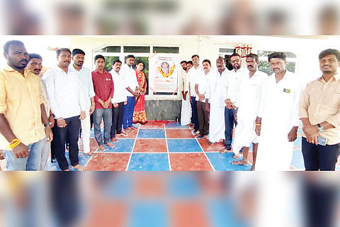 ಕಾರಟಗಿಯ ಬಿಜೆಪಿ ಮಂಡಲ ಕಚೇರಿಯಲ್ಲಿ ಸಚಿವ ಉಮೇಶ ಕತ್ತಿ ನಿಧನ ಹಿನ್ನೆಲೆ ಶ್ರದ್ಧಾಂಜಲಿ ಸಭೆ ಏರ್ಪಡಿಸಲಾಗಿತ್ತು. 