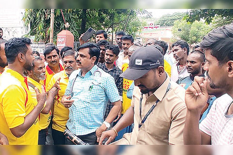 090922 Gangavati KRS Protest aganist gvt Hospital Dr Savadi