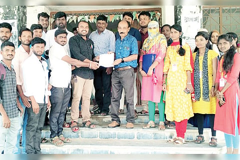 090922 Gangavati SKNG SFI Protest