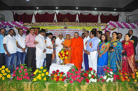 ಪ್ರತಿಯೊಬ್ಬರು ಒಳ್ಳೆಯ ಮೌಲ್ಯ ಅಳವಡಿಸಿಕೊಳ್ಳಿ ; ಶಂಭುನಾಥ ಸ್ವಾಮೀಜಿ