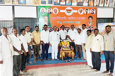 11092022 maski bjp office narayanaguru jayanti