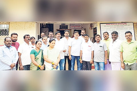 17092022 hb halli purasabhe protest