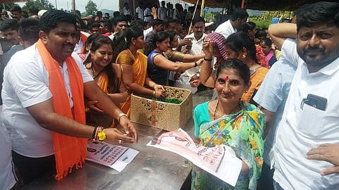 ಕಂತೇನಹಳ್ಳಿ ಕೆರೆಗೆ ಬಾಗಿನ ಸಮರ್ಪಿಸಿದ ಎನ್.ಆರ್.ಸಂತೋಷ್