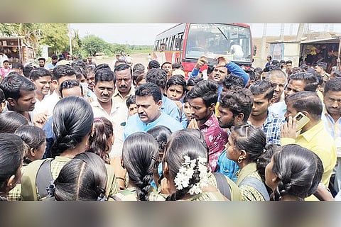 20092022 Kustagi students protest