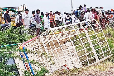 21092022 bellary tata ace accident