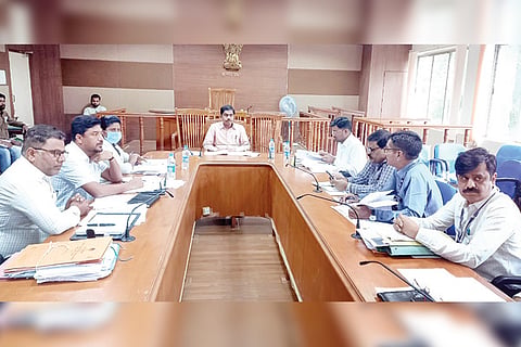 220922 Koppal DC Meeting Safari Karmachari