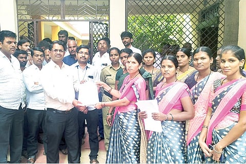 220922 Kushtagi labors Protest
