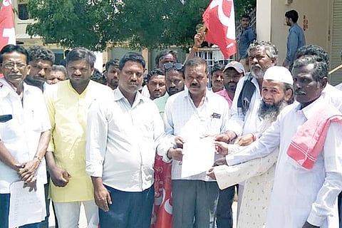 220922 Sindhanuru Labors union Protest