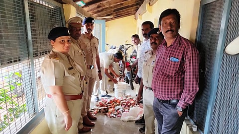 ಅಕ್ರಮ ಮದ್ಯ ನಾಶ