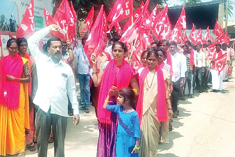 230922 Kudligi Protest by state building and other construction federation workers