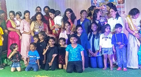 ಗಣಪತಿ ಪೆಂಡಾಲಿನಲ್ಲಿ ಚಿಣ್ಣರ ನೃತ್ಯ