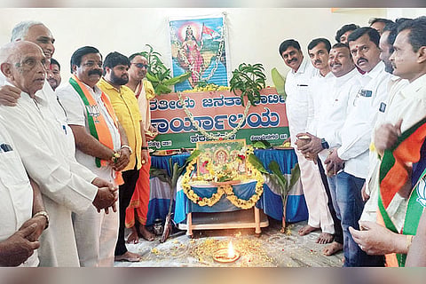 26092022 Harapanahalli bjp new office open