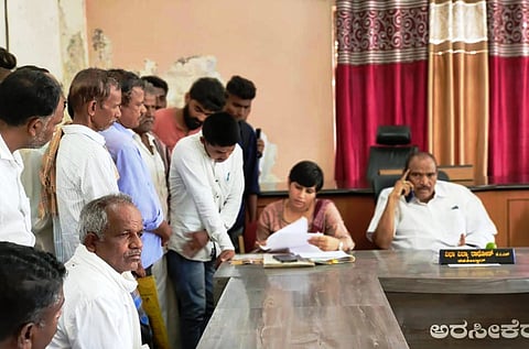 ಗ್ರಂಥಾಲಯದ ಓದಿನ ಸಮಯ ಬದಲಾವಣೆಗೆ ಒತ್ತಯಿಸಿ ಮನವಿ
