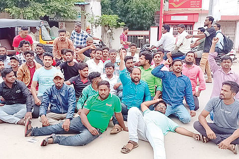 27092022 raichur sdpi workers protest