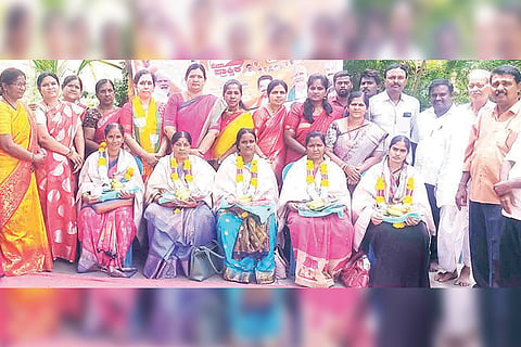 280922 Kampli BJP Mahila Morcha