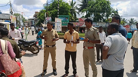 ದ್ವಿಚಕ್ರ ವಾಹನಗಳ ತಪಾಸಣೆ ಕಾರ್ಯ.
