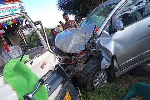 Accident, Chikmammanahatti Devendrappa, goods vehicle collided with a car,