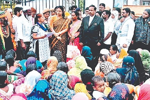 Davangere, slum, protest,