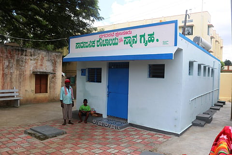 HUN-SEP-25-1(PUBLIC TOILETS)